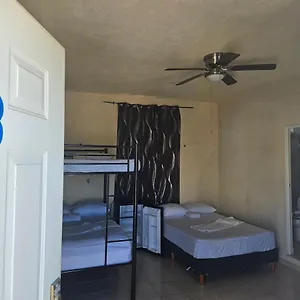 https://hostal-el-padrino-calle-caleta-chachalal-akumal-qr-mxico.allrivieramayahotels.com